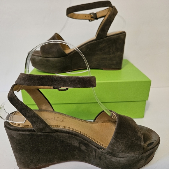 Splendid Shoes - Splendid Sage/Army green suede platform wedge Sandals w/ankle strap.  Size 7.5